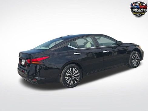 Used 2025 Nissan Altima 2.5 SV FWD image 5