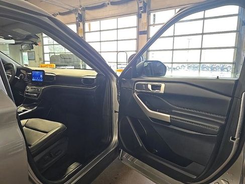 Used 2022 Ford Explorer XLT w/ Equipment Group 202A image 34