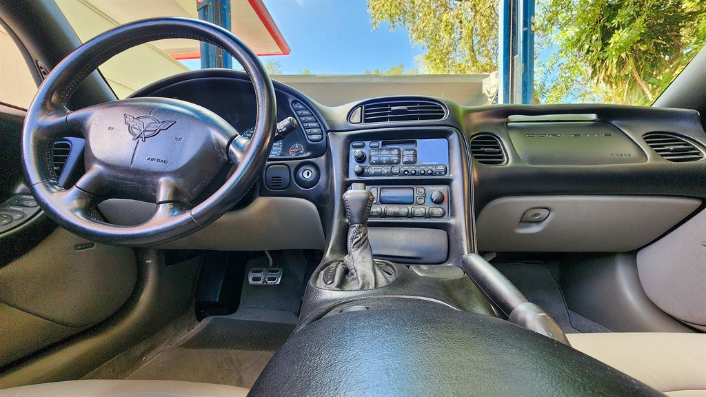 Used 1998 Chevrolet Corvette Coupe w/ Memory Pkg RWD image 22