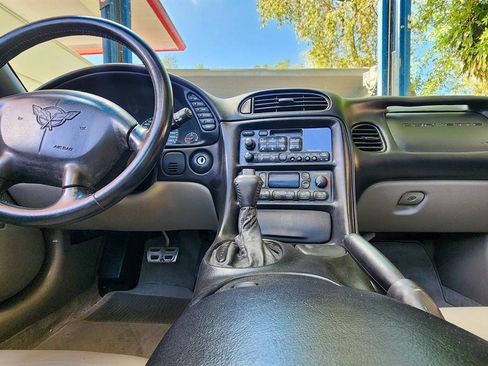 Used 1998 Chevrolet Corvette Coupe w/ Memory Pkg RWD image 22