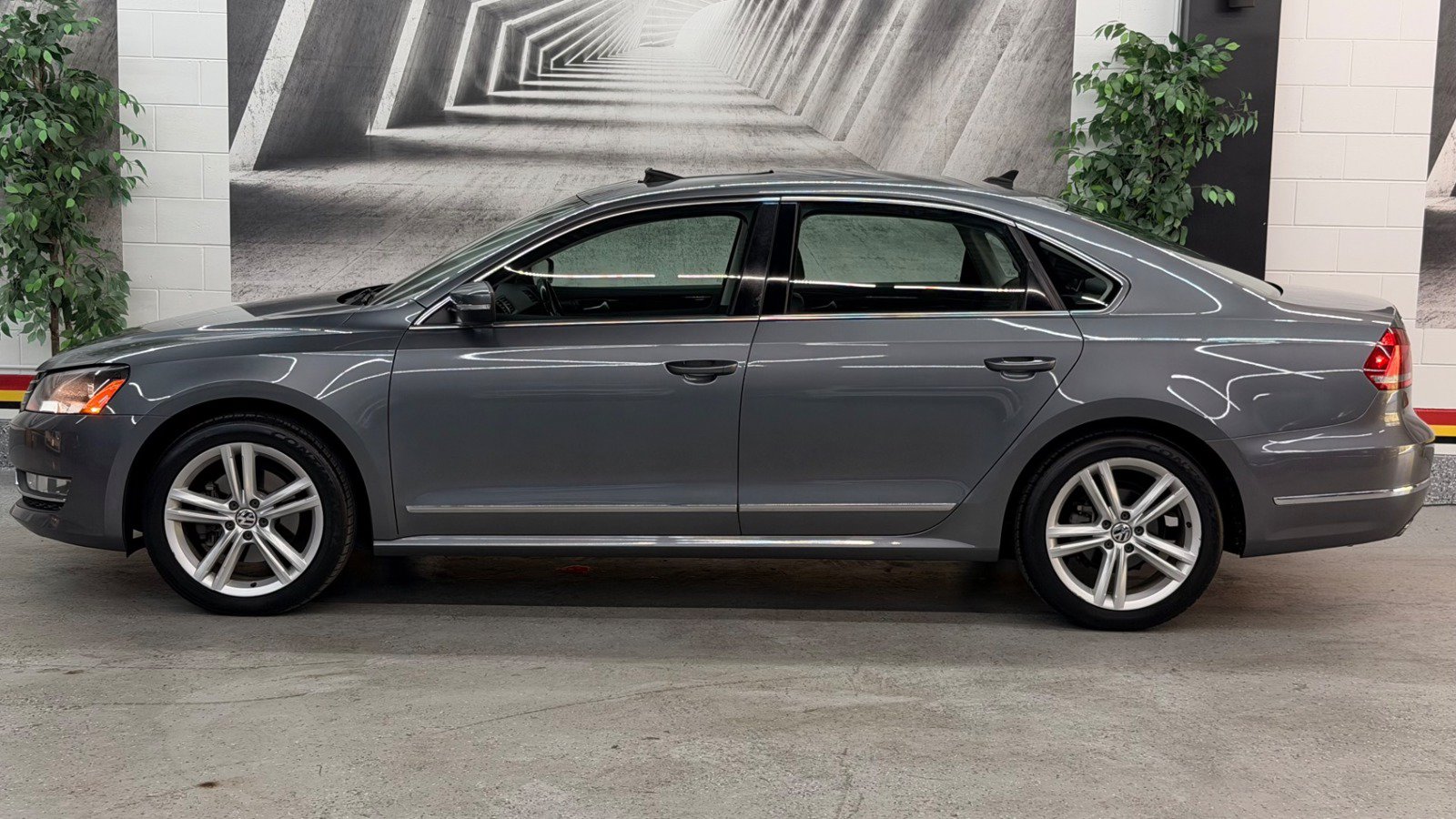 Used 2014 Volkswagen Passat 3.6 SEL Premium FWD image 5