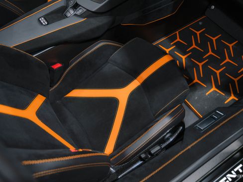 Used 2021 Lamborghini Aventador SVJ image 24