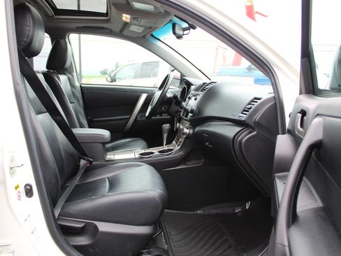 Used 2013 Toyota Highlander SE AWD/4WD image 21