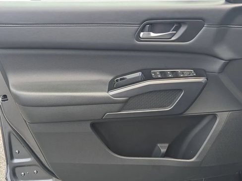 Certified 2025 Nissan Pathfinder SL FWD image 10