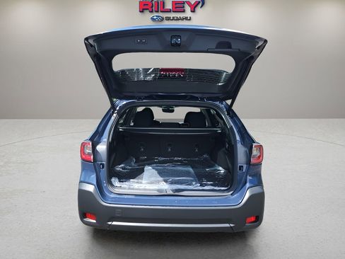 Used 2025 Subaru Outback Premium image 11