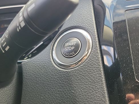 Used 2016 Nissan Rogue SV AWD/4WD image 28