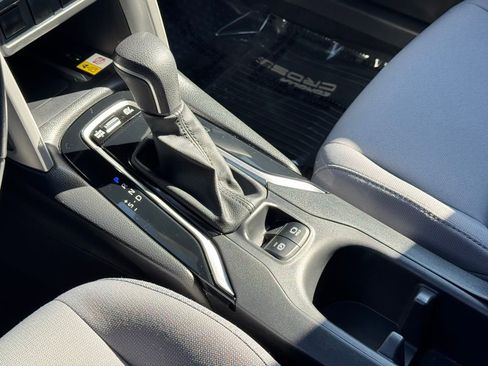 Used 2023 Toyota Corolla Cross SE image 19