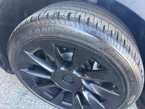 Used 2021 Tesla Model Y Long Range AWD/4WD image 10