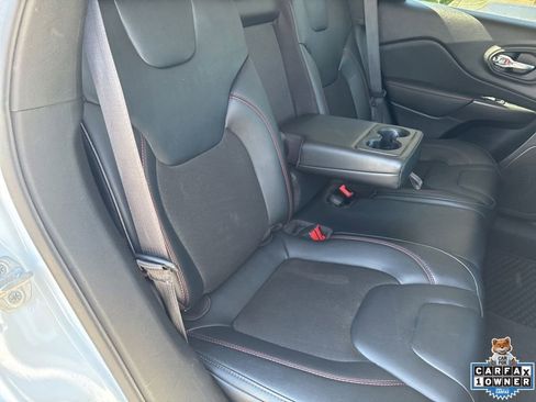 Used 2022 Jeep Cherokee Trailhawk w/ Comfort/Convenience Group AWD/4WD image 43