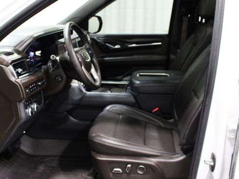 Used 2023 GMC Yukon XL Denali AWD/4WD image 3