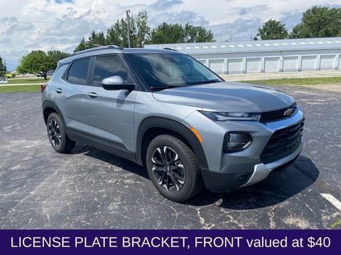 Used 2023 Chevrolet TrailBlazer LT FWD image 2