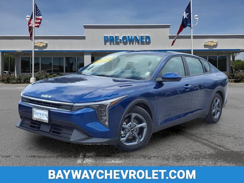 Used 2025 Kia K4 LXS image 1