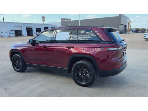 Used 2024 Jeep Grand Cherokee Altitude AWD/4WD image 6