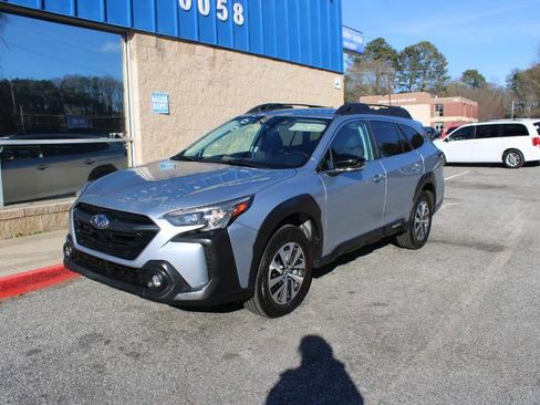 Used 2023 Subaru Outback Premium image 3
