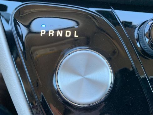 Used 2020 Chrysler Pacifica Touring-L image 15