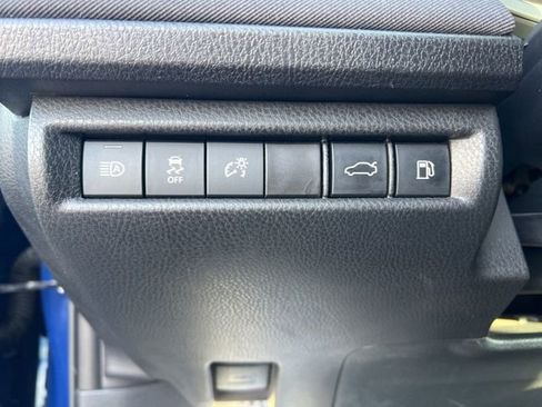 Used 2025 Toyota Camry LE image 10