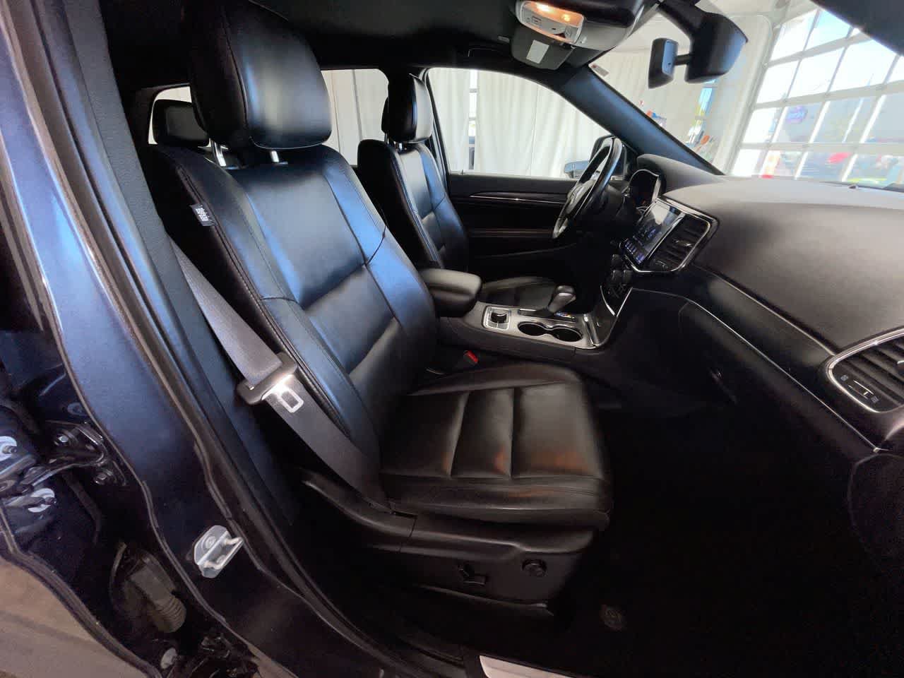 Used 2019 Jeep Grand Cherokee Limited AWD/4WD image 24