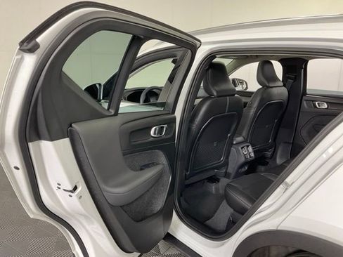 Certified 2024 Volvo XC40 B5 Plus w/ Climate Package image 32