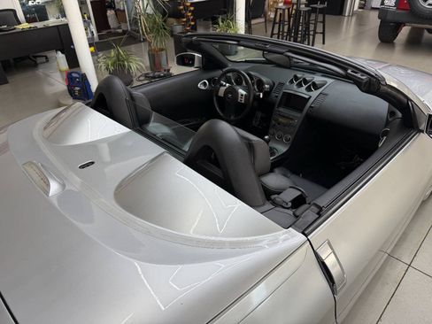 Used 2004 Nissan 350Z Touring RWD image 21