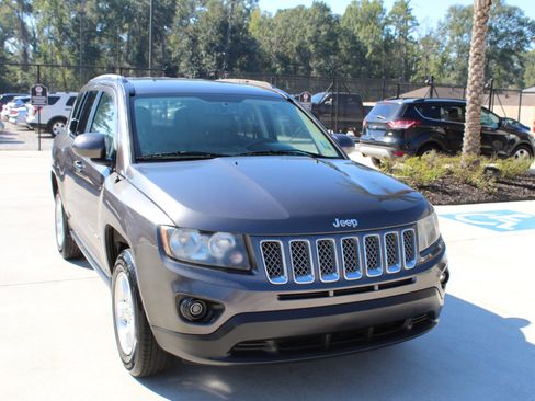 Used 2016 Jeep Compass Latitude image 19