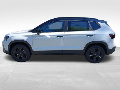 New 2026 Volkswagen Taos SE AWD/4WD image 2