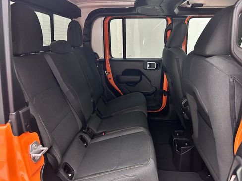 New 2025 Jeep Gladiator Sport image 18