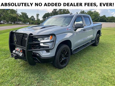 Used 2024 Chevrolet Silverado 1500 LT Trail Boss w/ Convenience Package II AWD/4WD image 2