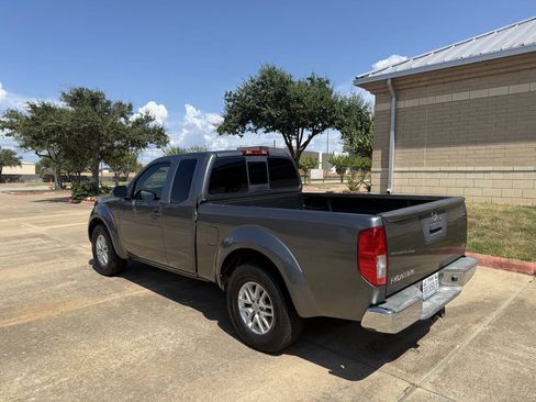 Used 2017 Nissan Frontier SV RWD image 5