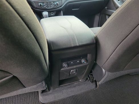 Used 2023 Chevrolet Traverse LT image 12