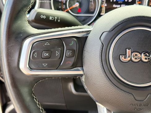 Used 2020 Jeep Wrangler Unlimited Sahara image 36