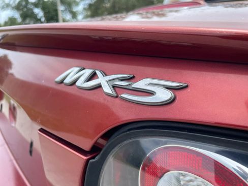 Used 2007 MAZDA MX-5 Miata Grand Touring w/ Premium Pkg RWD image 18