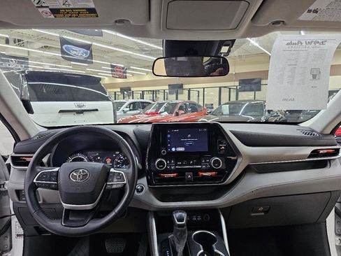 Used 2023 Toyota Highlander LE image 27