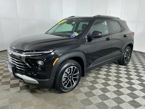 Used 2024 Chevrolet TrailBlazer LT w/ LT Cold Weather Package AWD/4WD image 5