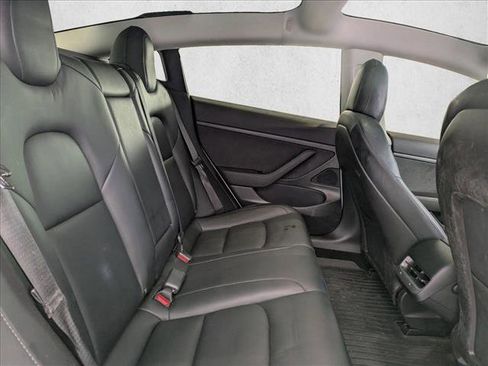 Used 2020 Tesla Model 3 Standard Range Plus image 18