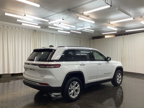 Used 2023 Jeep Grand Cherokee Limited AWD/4WD image 5