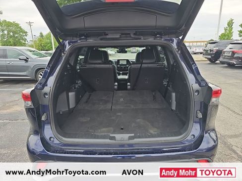 Used 2025 Toyota Highlander XSE AWD/4WD image 12