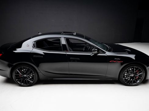 Used 2021 Maserati Ghibli Trofeo image 38