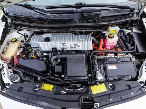 Used 2013 Toyota Prius Five w/ Advanced Technology Pkg FWD image 19