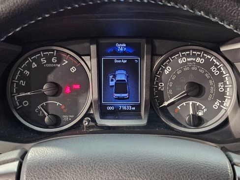 Used 2019 Toyota Tacoma TRD Sport AWD/4WD image 15