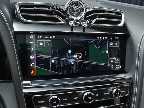 Used 2023 Bentley Bentayga Plug-In Hybrid image 14