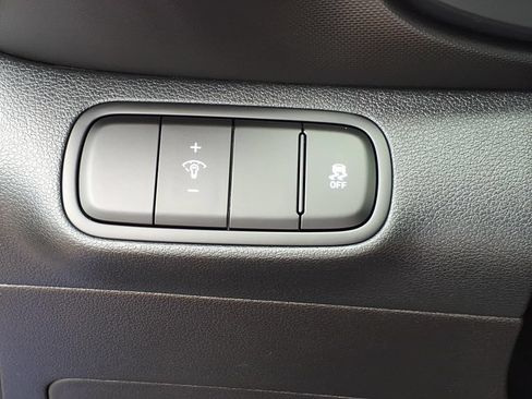 Certified 2024 Hyundai Venue Limited FWD image 18