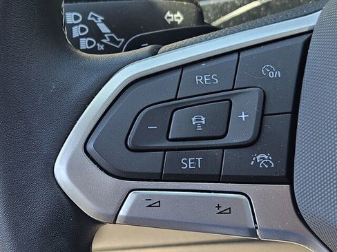 Used 2024 Volkswagen Atlas SE w/ Black Wheel Package FWD image 24