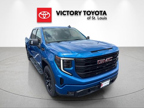 Used 2022 GMC Sierra 1500 Elevation w/ Elevation Premium Package AWD/4WD image 1