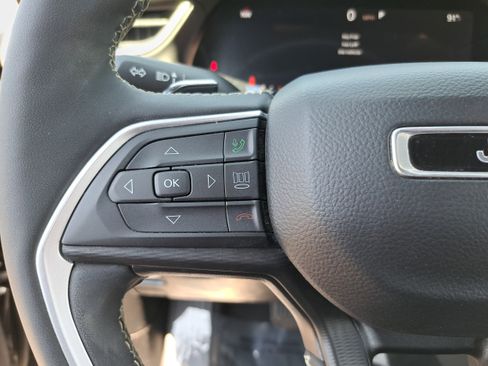 Used 2023 Jeep Grand Cherokee L Laredo AWD/4WD image 19