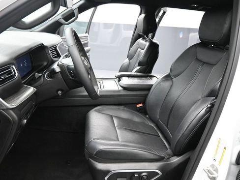 Used 2024 Jeep Wagoneer L Series II image 10