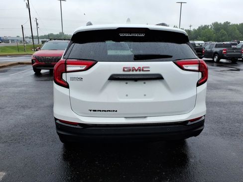 Used 2023 GMC Terrain SLE w/ Driver Convenience Package FWD image 4
