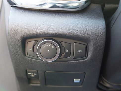 Used 2019 Lincoln Continental Select w/ Continental Climate Package image 18