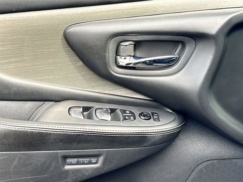 Used 2017 Nissan Murano Platinum w/ Platinum Technology Package image 16