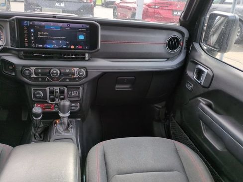 Used 2025 Jeep Wrangler Unlimited Rubicon AWD/4WD image 7
