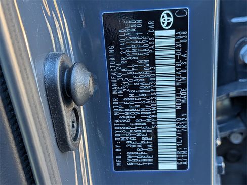 Used 2025 Toyota Corolla LE image 39